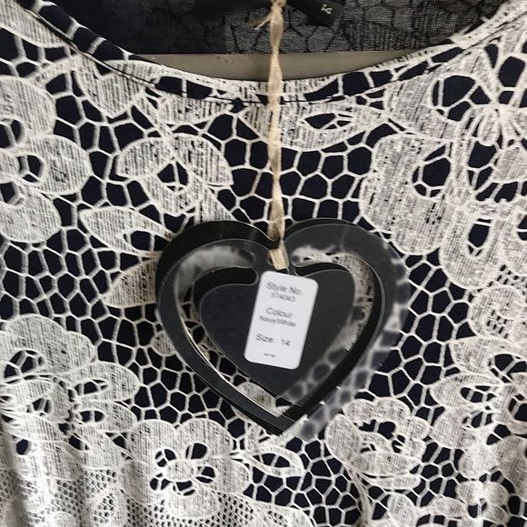 Floral Lace Print BodyCon Midi Dress. - Picture 4 of 4